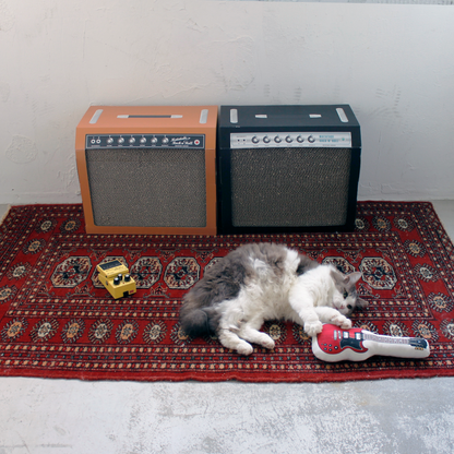 Guitar Cat Toy / Bordeaux