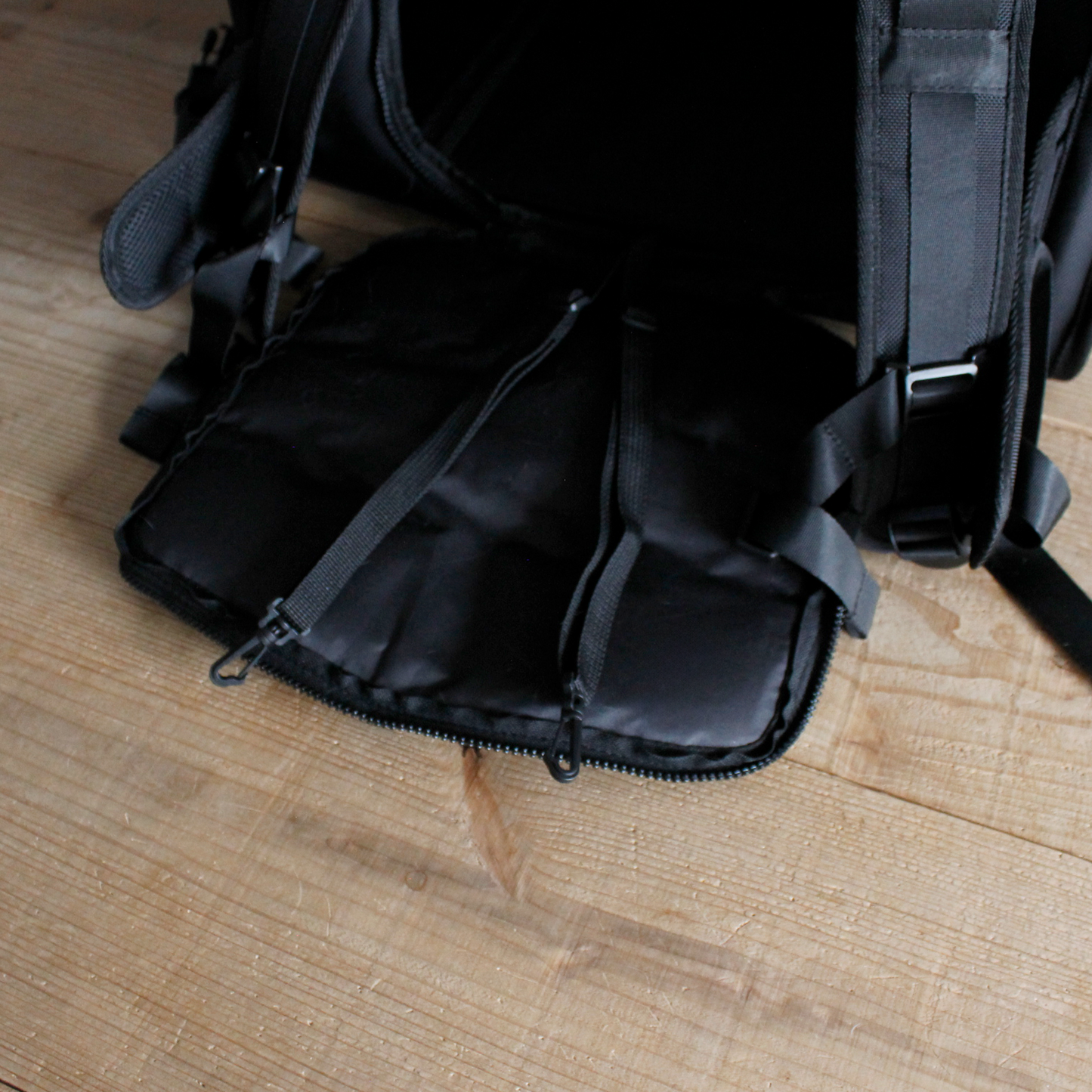 BRIXTON CARRY BACKPACK / M（ペットキャリー１匹用）