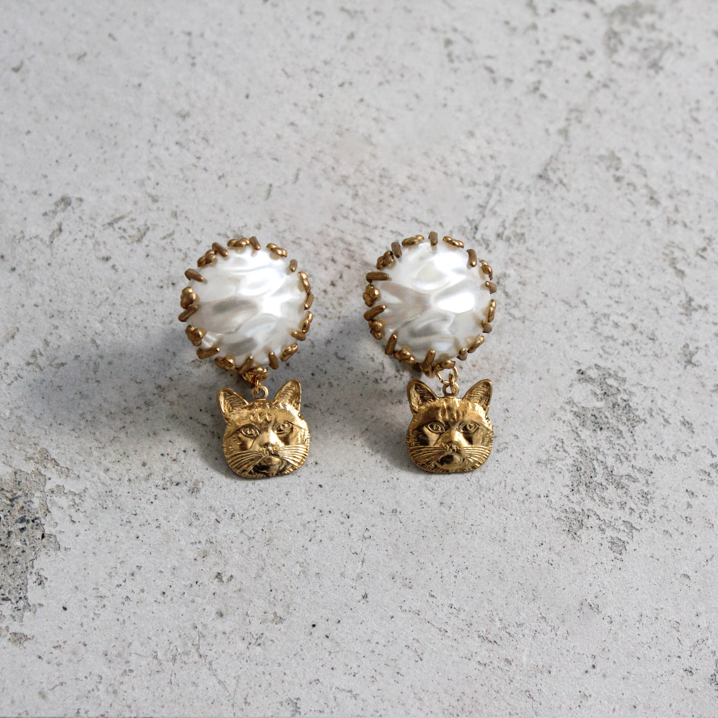 Grumpy Cat Earrings / Baroque Pearl