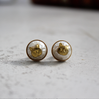 Grumpy Cat Pierced Earrings / Baroque Pearl