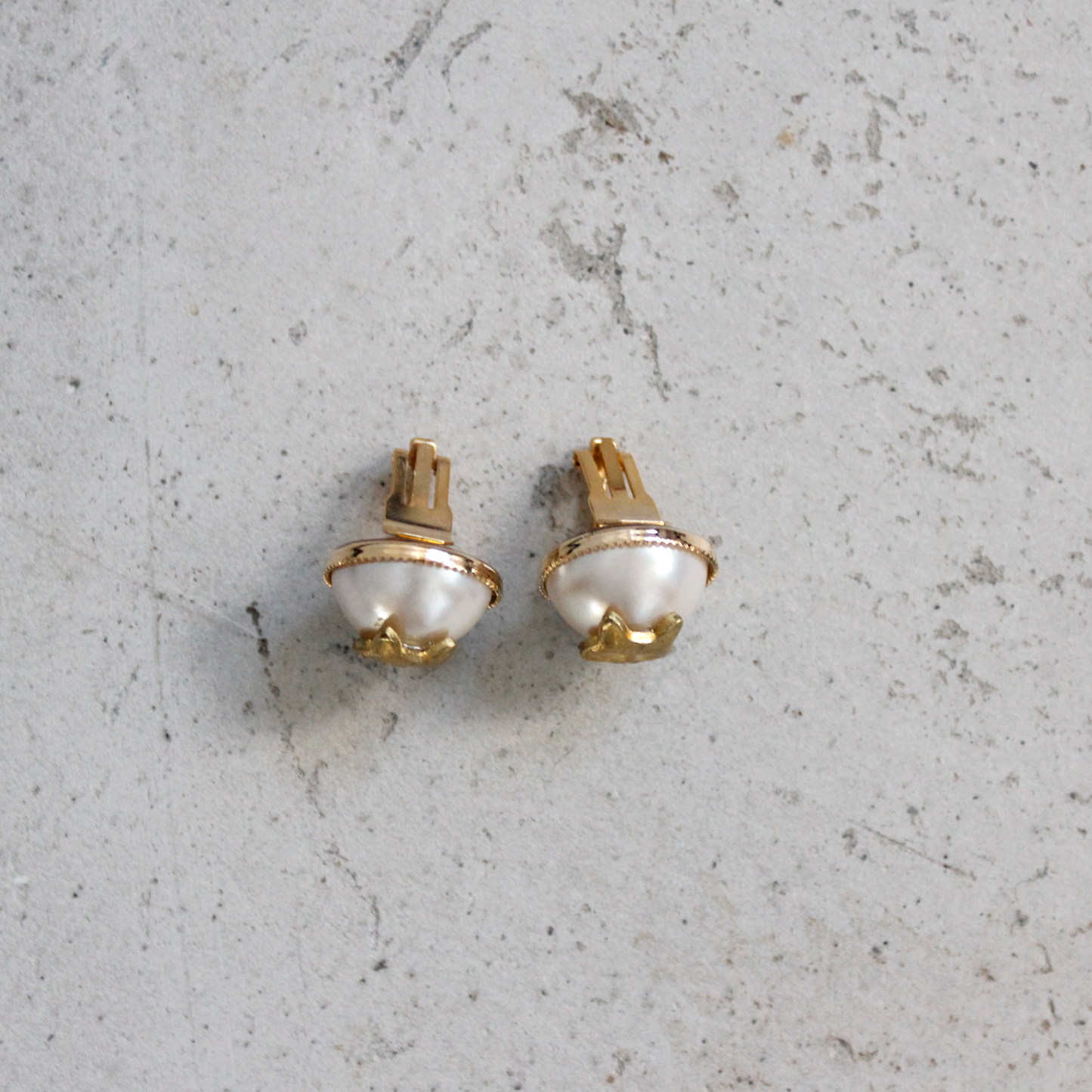 Grumpy Cat Earrings / Pearl