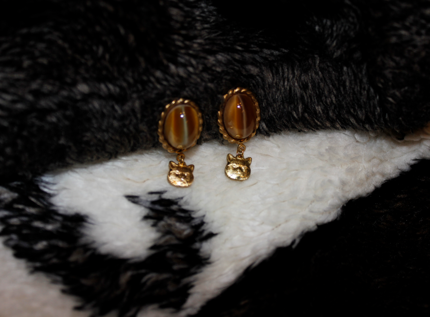 Grumpy Cat Earrings / Small & Oval / Cat-eye