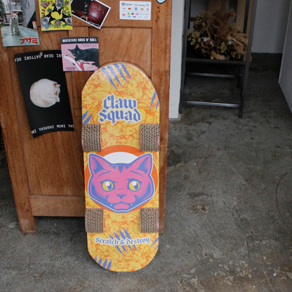 Cat Scratch Skateboard / SUCK UK